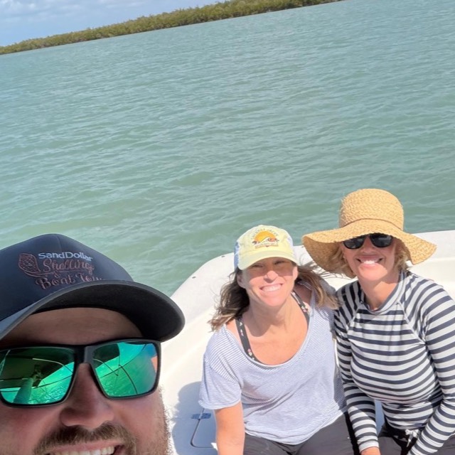 Private boat charter cruising the Ten Thousand Islands with Sand Dollar Boat Tours